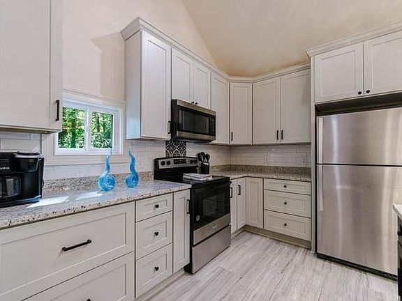 4th image of 3201 Teton Dr SE #1