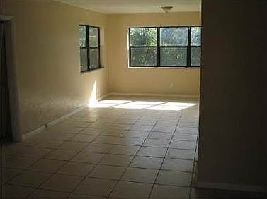 3rd image of 1060 NE 167th St