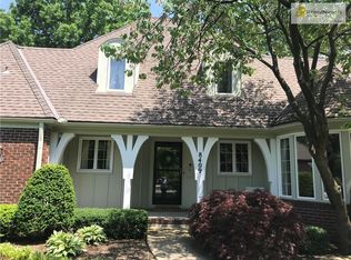 8409 Wenonga Rd, Leawood, KS 66206