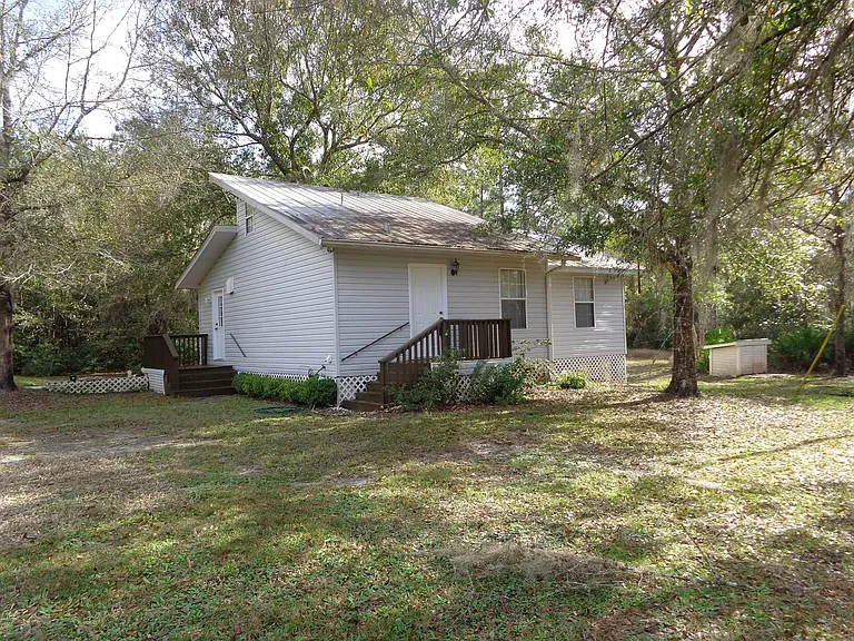 3329 NE County Road 234 — Photo 2