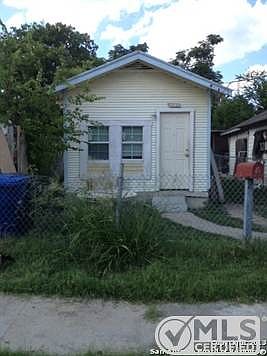 1st image of 1107 Leal St