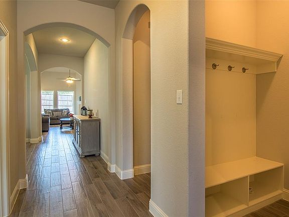 4th image of 512 Kensington Pl