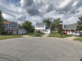 30W002 Continental Dr, Warrenville, IL 60555