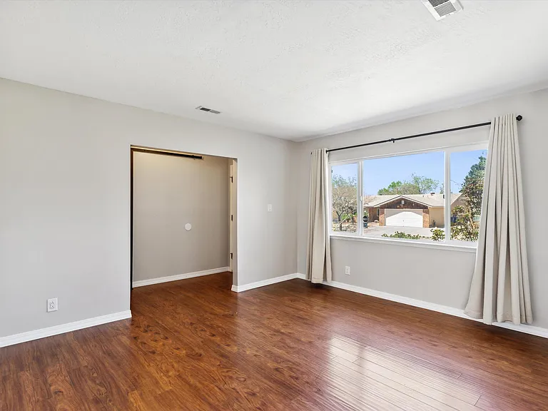 12912 Bryce Ave NE — Photo 5