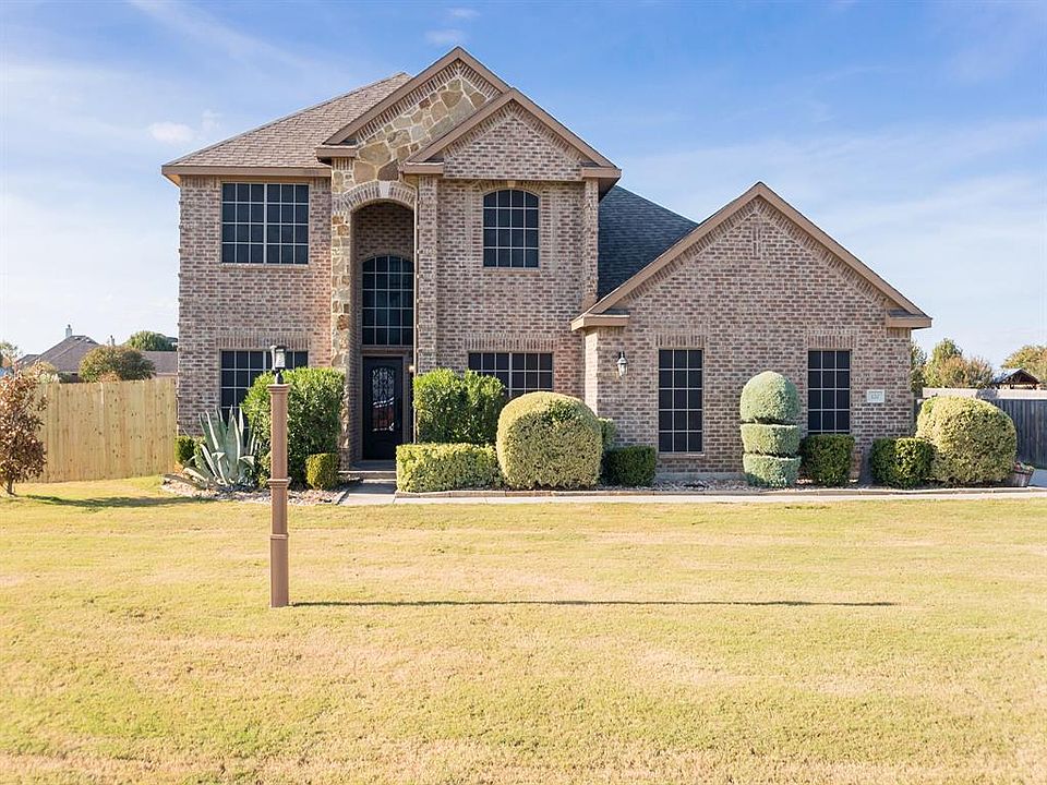 1st image of 120 Windsor Cir