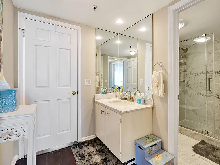 100 Beach Rd #903 — Photo 33