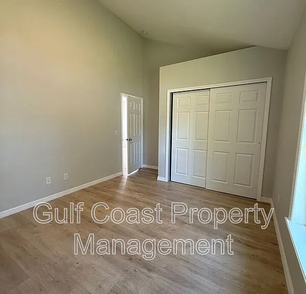 3294 W Price Blvd — Photo 30