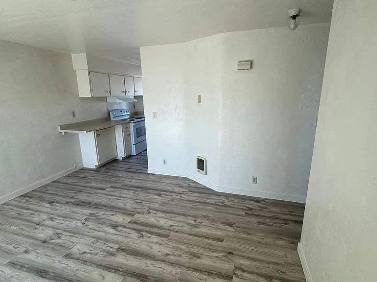 1445 W 6th Ave — Photo 13