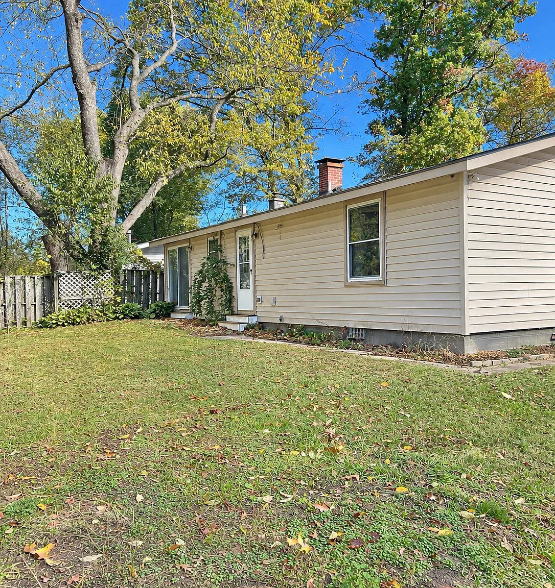 5255 Lake Grove Dr — Photo 2