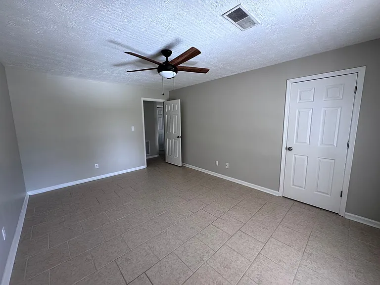 107 Grogan Cir — Photo 13