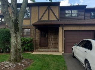 4 Almond Ln, Edison, NJ 08820