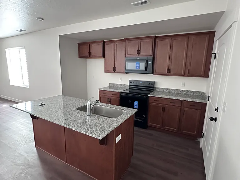 623 W Pine Mountain Dr — Photo 1