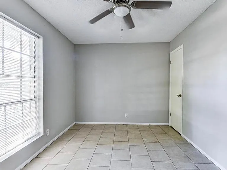 424 Fisher St — Photo 7