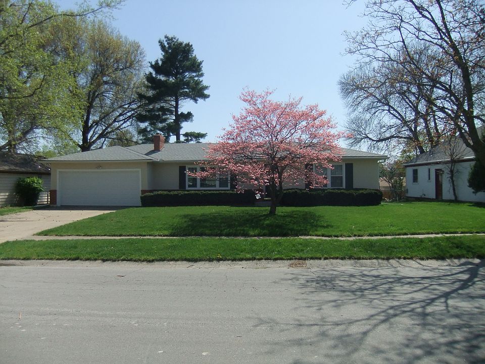 Love the dogwood!