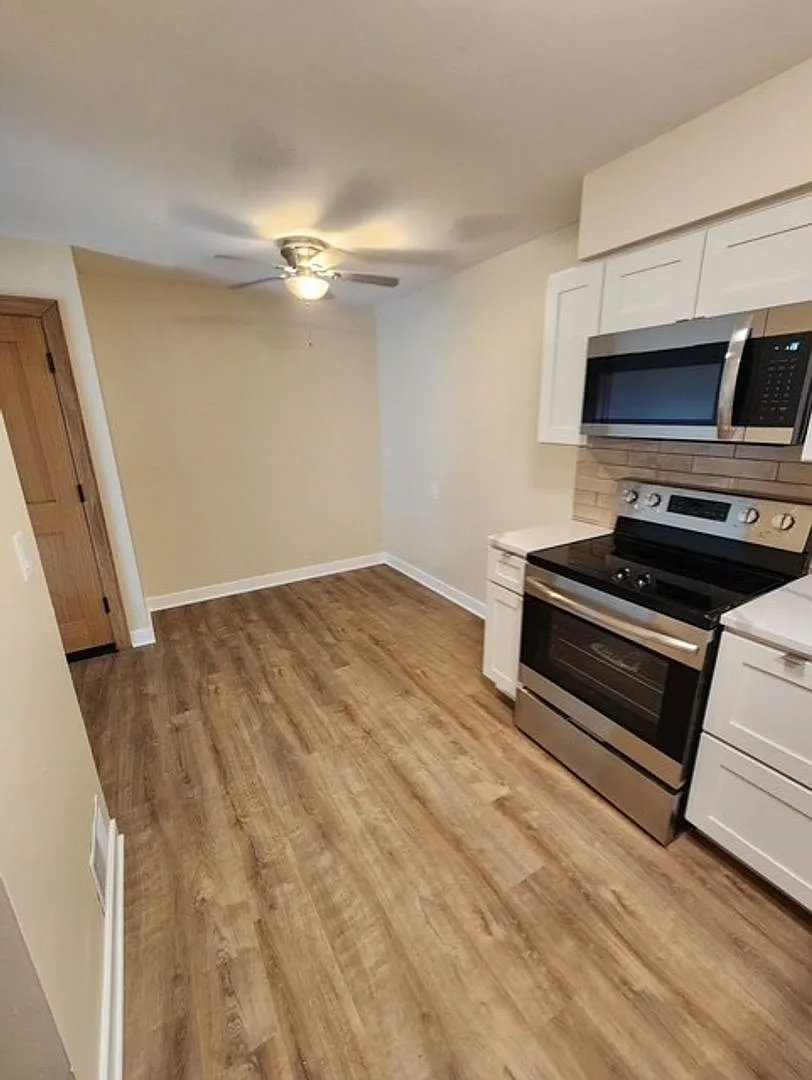141 Morris St - 8 Unit — Photo 3