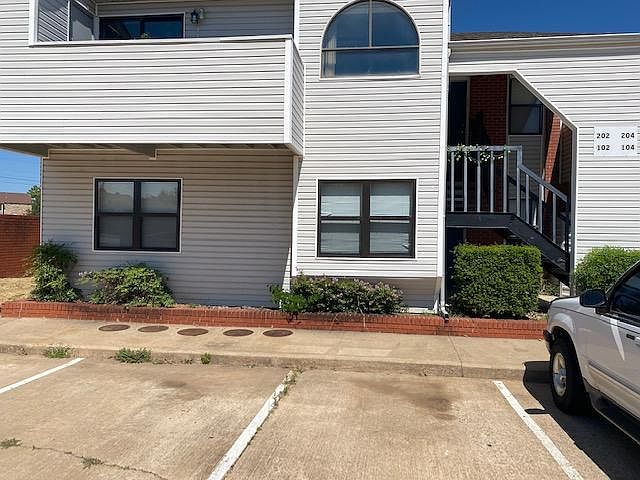 1st image of 1932 E Lindsey St #102