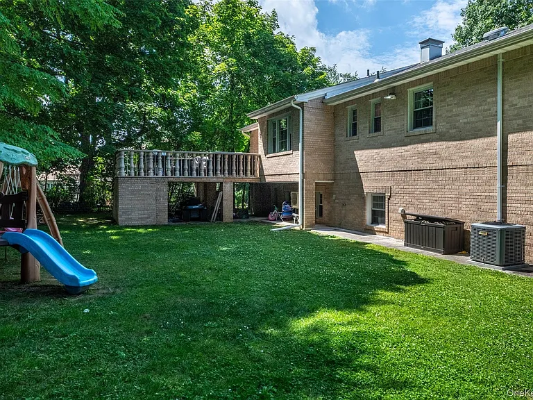 18 Carlyle Pl — Photo 34