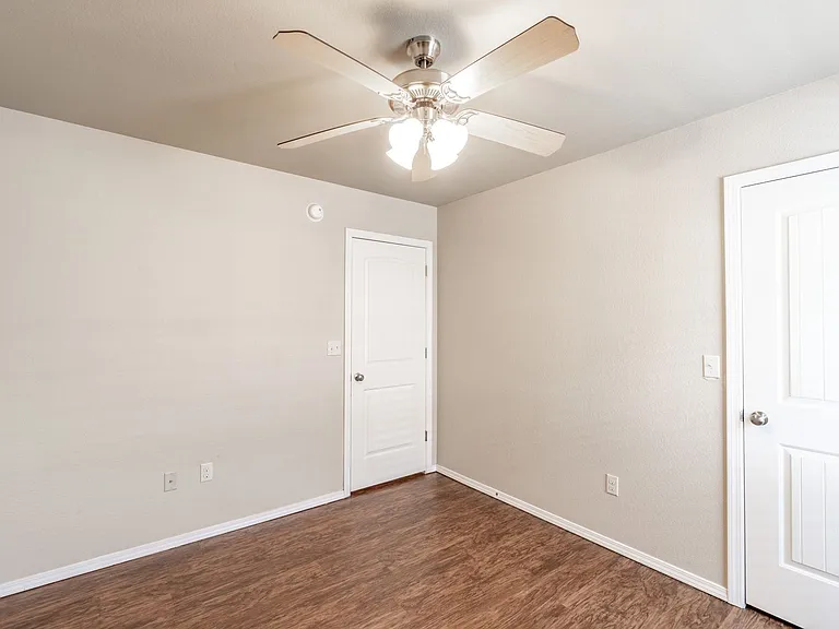 2763 Oakview Rd — Photo 7
