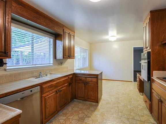 2nd image of 518 Chesley Ct