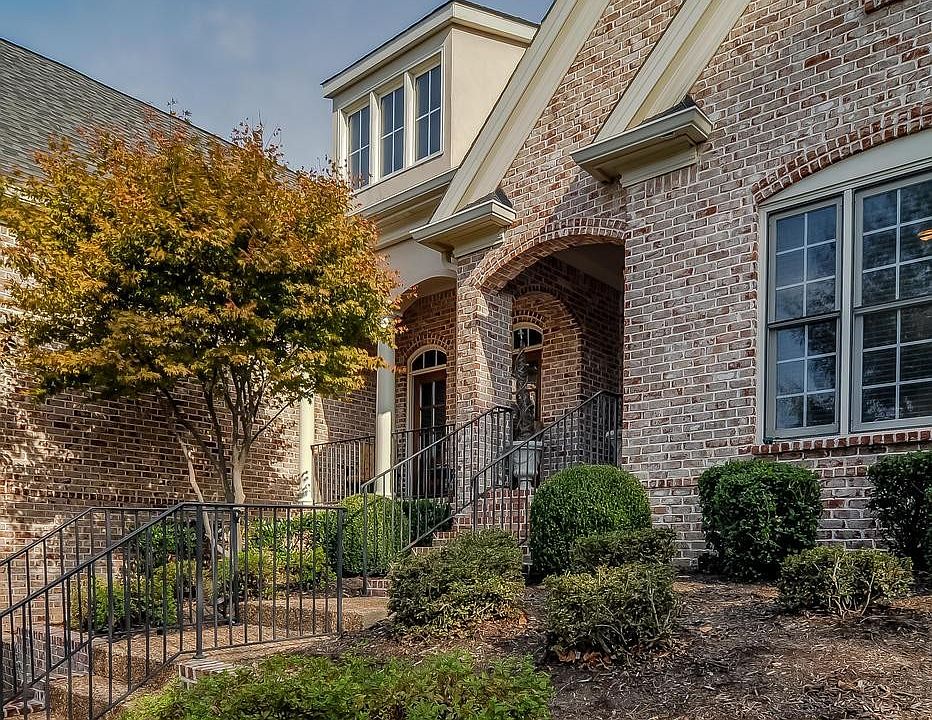 1st image of 225 King Arthur Cir