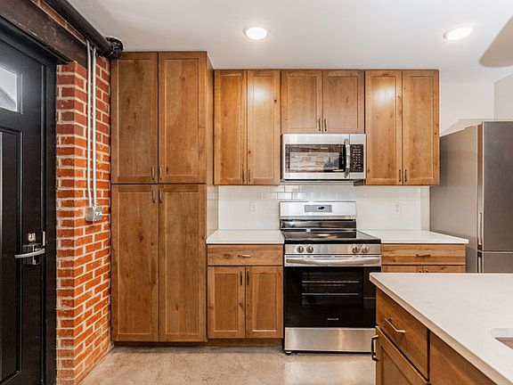 3rd image of 225 Old South High St APT 125-225-125