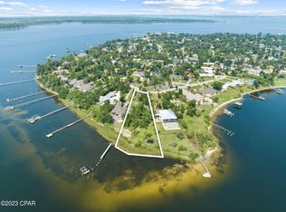 724 Bunkers Cove Rd, Panama City, FL 32401