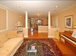 22 Mayflower Dr, Basking Ridge, NJ 07920