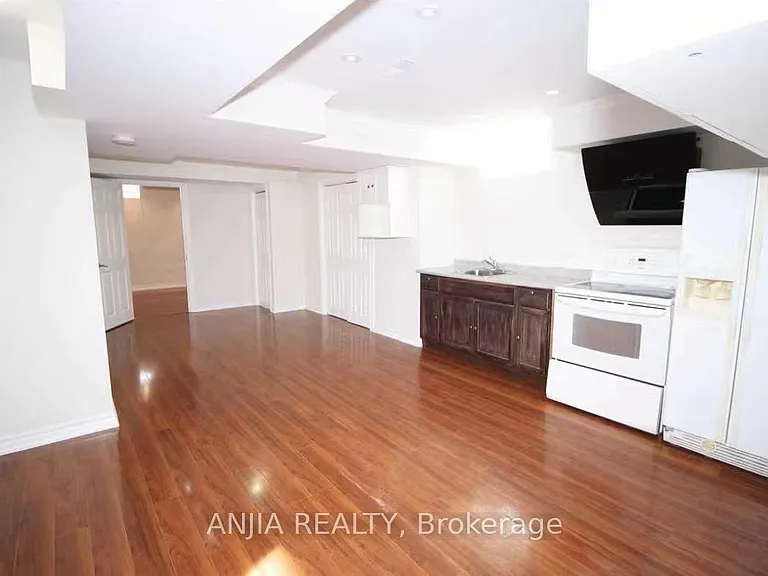 24 Jenmat Dr — Photo 2