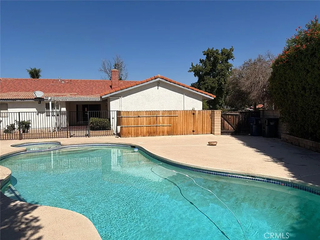 3 bed, 2056 sqft, $3,750 — Photo 3
