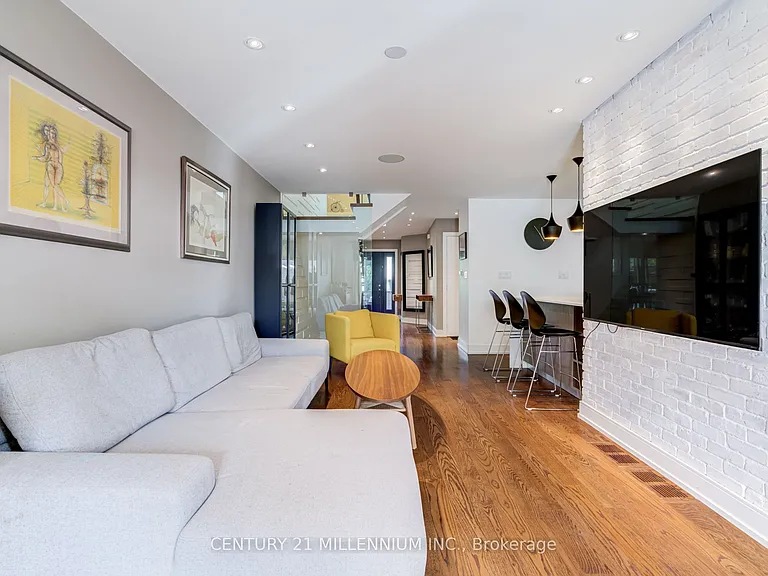 30 Queensmill Ct — Photo 8