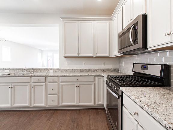 4th image of 407 Roebling Ct