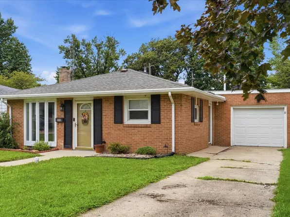808 W 14th St, Sterling, IL 61081
