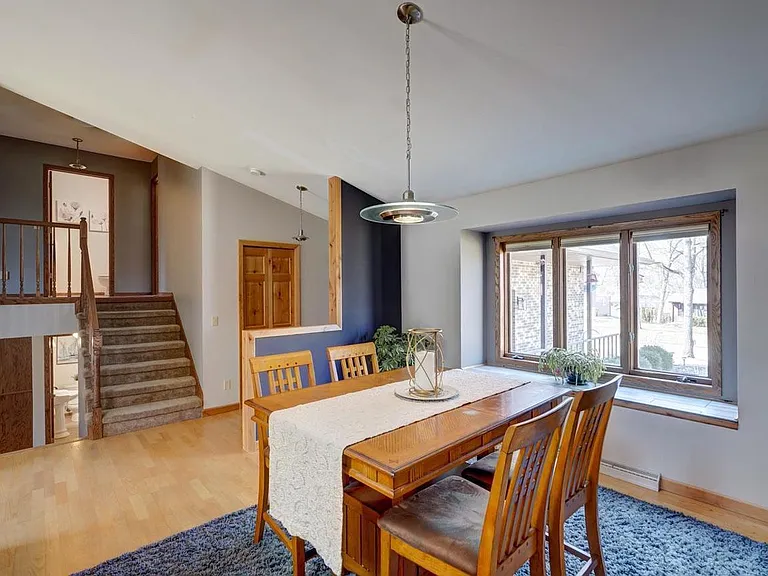 1513 Deerwood Dr — Photo 3