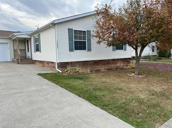 3682 Chestnut Ln, Dryden, MI 48428
