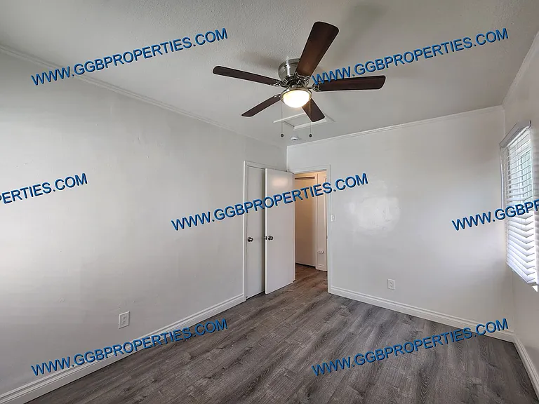 310 W 8th St — Photo 11