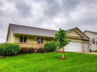 4114 Bay View Ct, Des Moines, IA 50320