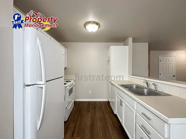 10022 W Garverdale Ln #102 — Photo 6