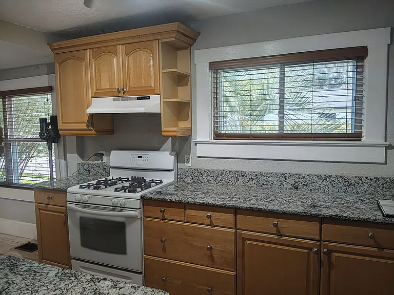 1503 Belgrade Ave — Photo 7