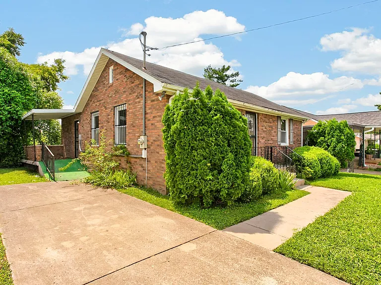 2423 Underwood St — Photo 34