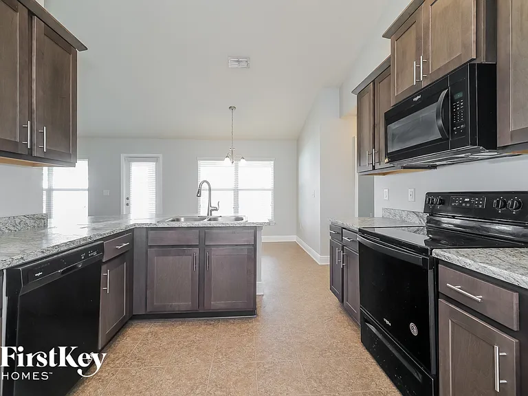805 Colville Dr — Photo 6