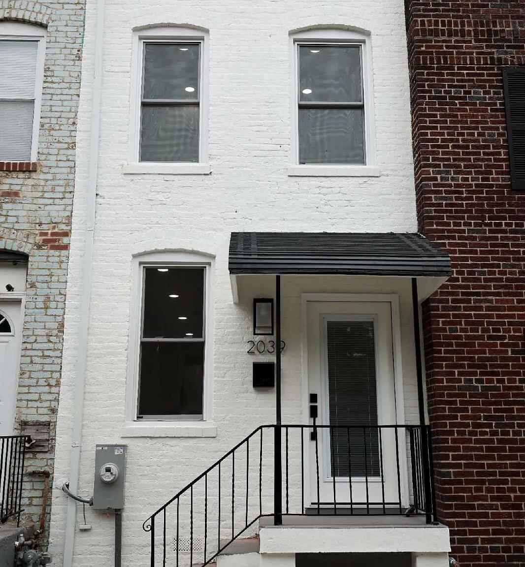 2 bed, 1.5 bath, 720 sqft, $2,500 — Photo 1