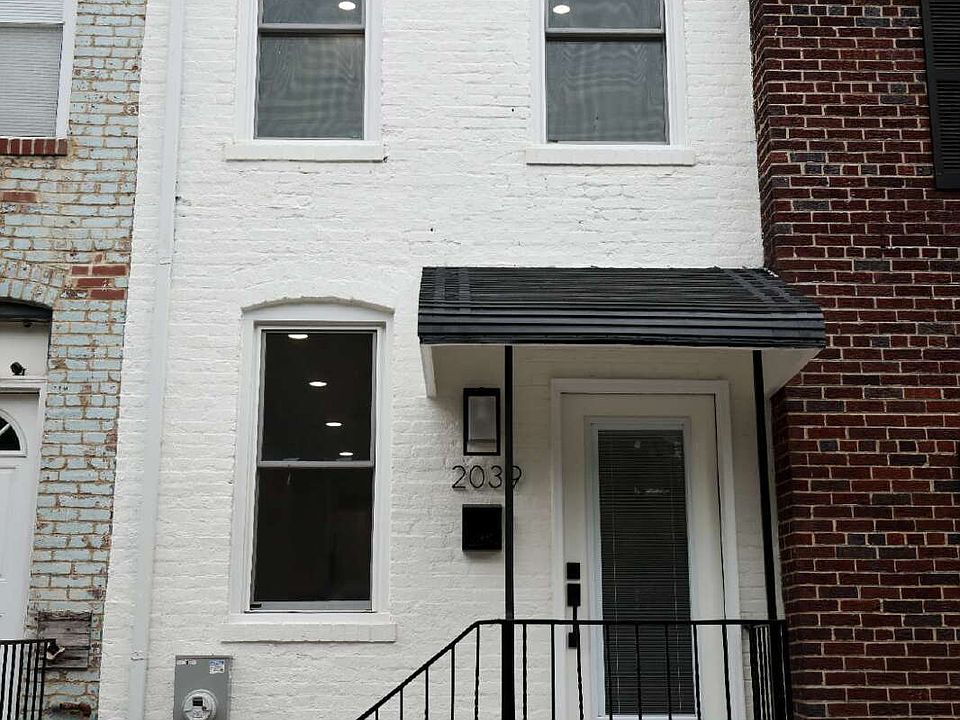 1st image of 2039 Rosedale St NE