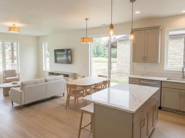 4332 Studebaker Lane, Eau Claire, WI 54703