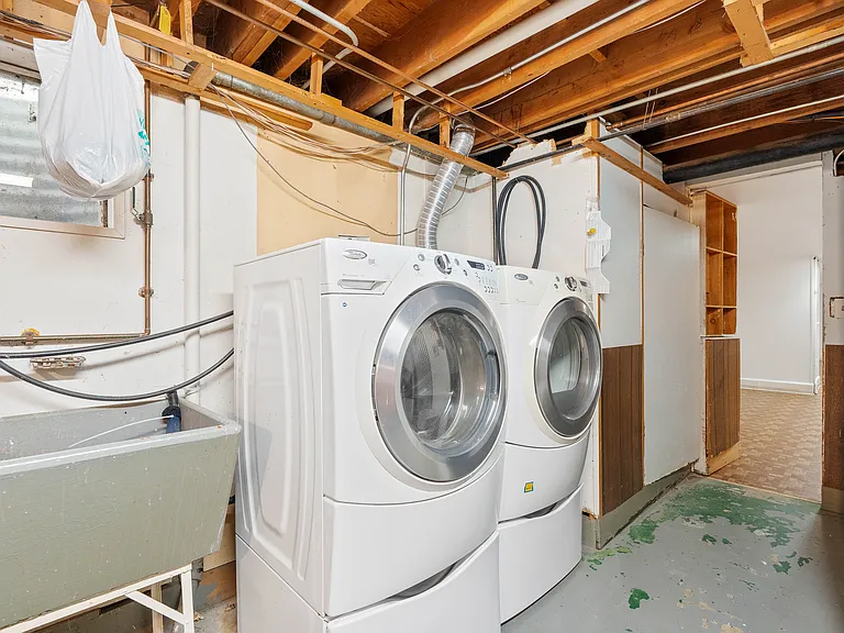 818 Leahy Cir — Photo 30
