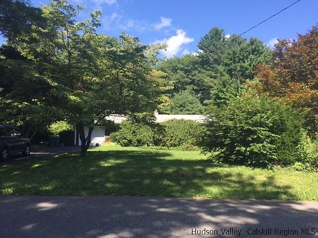 1st image of 123 Pine St