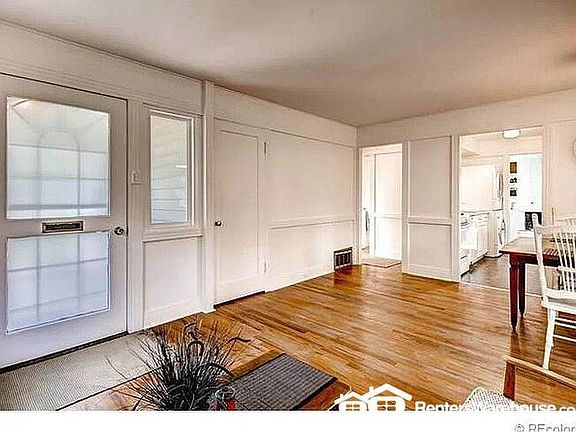 2nd image of 3030 S Bellaire St