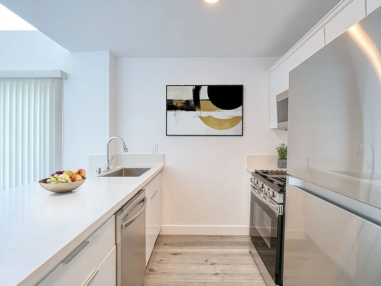 223 N Alvarado St — Photo 11