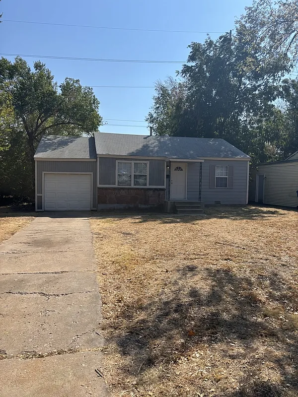 2 bed, 1.0 bath, 772 sqft, $895 — Photo 1