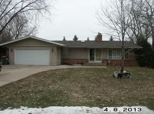 1677 Glenview Ct, Arden Hills, MN 55112