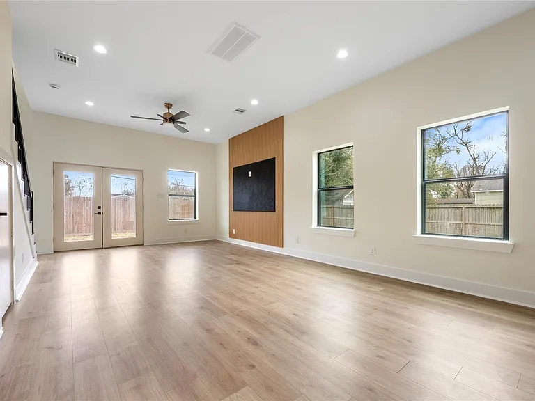 1113 Danube St — Photo 7